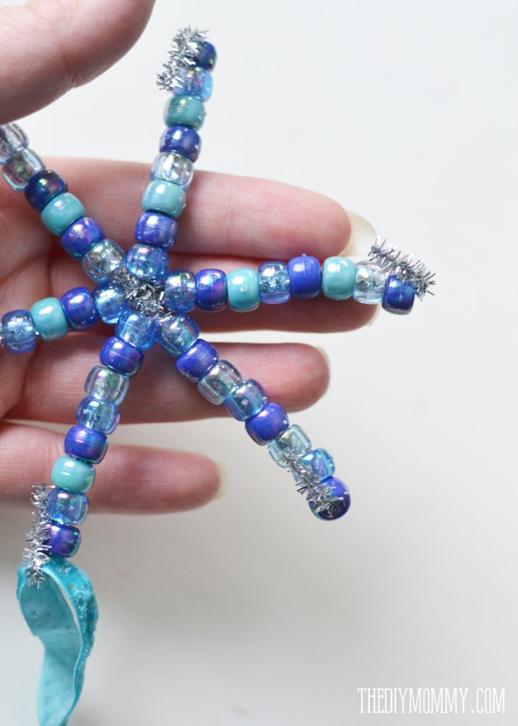 How to make a snowflake Christmas ornament with pipe cleaners and beads. This is a great kid's craft!