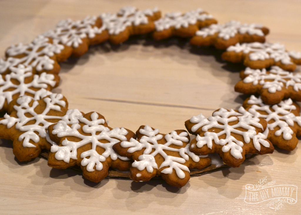 Make an Edible Gingerbread Cookie Wreath - Cozy DIY Home