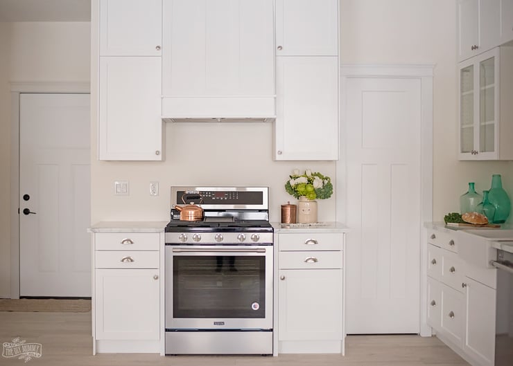 Lake House White Cottage Kitchen Design